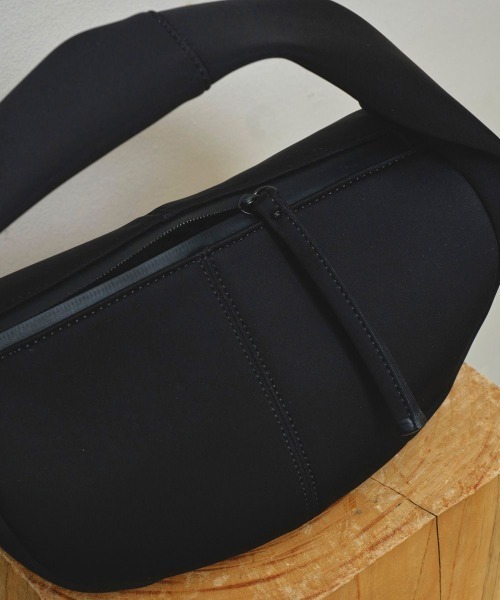 TODAYFUL(トゥデイフル)の「TODAYFUL Bonding Wrap Bag ボンディングラップバッグ/12511018(ハンドバッグ・レディース・ブラック・ONE SIZE)」の6枚目の写真