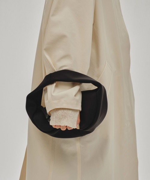 TODAYFUL(トゥデイフル)の「TODAYFUL Bonding Wrap Bag ボンディングラップバッグ/12511018(ハンドバッグ・レディース・ブラック・ONE SIZE)」の3枚目の写真