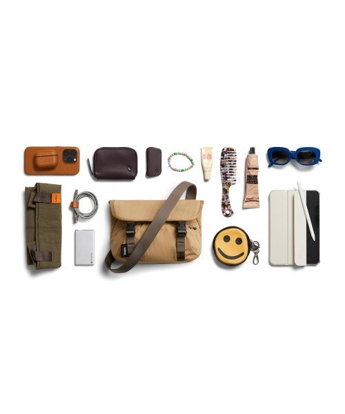entre square(アントレスクエアー)の「Bellroy/ショルダーバッグ Cinch Mini Messenger サンド(廃盤カラー)(ショルダーバッグ・メンズ・サンドベージュ・ONE SIZE)」の8枚目の写真