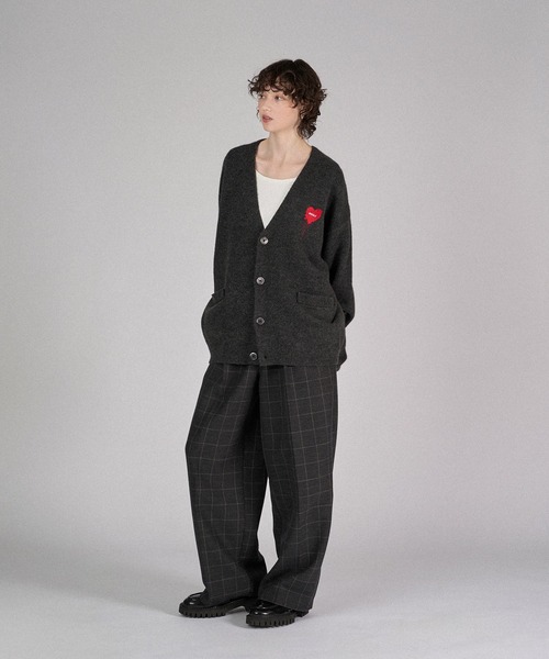 ONCILY（オンシェリー）の「MELTY HEART LOGO KNIT CARDIGAN  /  メルティーハートロゴニットカーディガン（カーディガン/ボレロ・メンズ・ネイビー/グレー/チャコールグレー/ブラック/グリーン/アイボリー/ブルー・SMALL/MEDIUM/LARGE）」の16枚目の写真