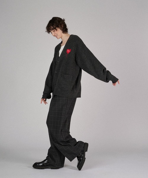 ONCILY（オンシェリー）の「MELTY HEART LOGO KNIT CARDIGAN  /  メルティーハートロゴニットカーディガン（カーディガン/ボレロ・メンズ・ネイビー/グレー/チャコールグレー/ブラック/グリーン/アイボリー/ブルー・SMALL/MEDIUM/LARGE）」の17枚目の写真