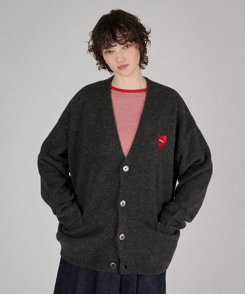 ONCILY（オンシェリー）の「MELTY HEART LOGO KNIT CARDIGAN  /  メルティーハートロゴニットカーディガン（カーディガン/ボレロ・メンズ・ネイビー/グレー/チャコールグレー/ブラック/グリーン/アイボリー/ブルー・SMALL/MEDIUM/LARGE）」の20枚目の写真