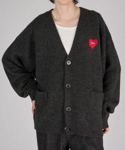 ONCILY（オンシェリー）の「MELTY HEART LOGO KNIT CARDIGAN  /  メルティーハートロゴニットカーディガン（カーディガン/ボレロ・メンズ・ネイビー/グレー/チャコールグレー/ブラック/グリーン/アイボリー/ブルー・SMALL/MEDIUM/LARGE）」の11枚目の写真