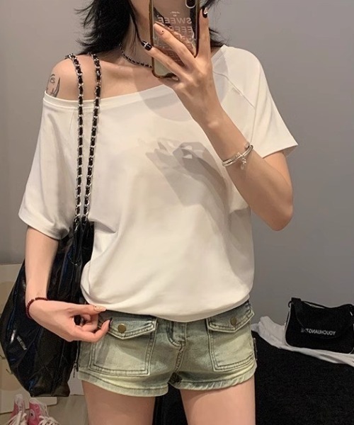 Dream garden(ドリームガーデン)の「2wayオフショルダーTシャツ(Tシャツ/カットソー・レディース・レッド/ホワイト/ネイビー/ブラック/グレー・FREE)」の1枚目の写真