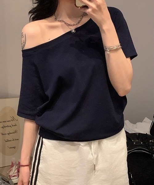 Dream garden(ドリームガーデン)の「2wayオフショルダーTシャツ(Tシャツ/カットソー・レディース・レッド/ホワイト/ネイビー/ブラック/グレー・FREE)」の9枚目の写真