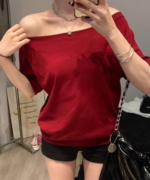 Dream garden(ドリームガーデン)の「2wayオフショルダーTシャツ(Tシャツ/カットソー・レディース・レッド/ホワイト/ネイビー/ブラック/グレー・FREE)」の8枚目の写真