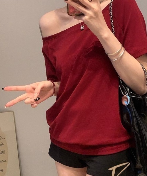 Dream garden(ドリームガーデン)の「2wayオフショルダーTシャツ(Tシャツ/カットソー・レディース・レッド/ホワイト/ネイビー/ブラック/グレー・FREE)」の14枚目の写真