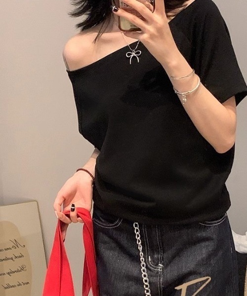 Dream garden(ドリームガーデン)の「2wayオフショルダーTシャツ(Tシャツ/カットソー・レディース・レッド/ホワイト/ネイビー/ブラック/グレー・FREE)」の22枚目の写真