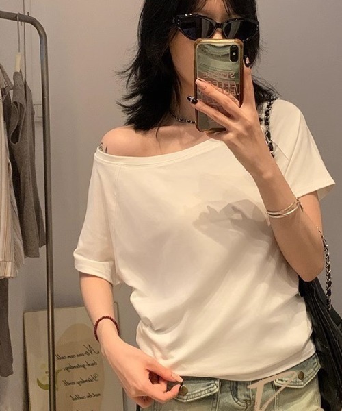 Dream garden(ドリームガーデン)の「2wayオフショルダーTシャツ(Tシャツ/カットソー・レディース・レッド/ホワイト/ネイビー/ブラック/グレー・FREE)」の19枚目の写真