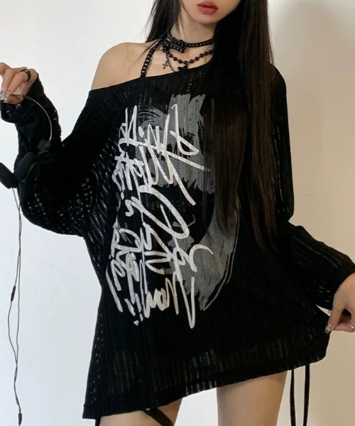 lilful(リルフル)の「透かし編み ロゴプリント オーバーサイズ ロンT(Tシャツ/カットソー・レディース・ブラック/ホワイト・L/M)」の2枚目の写真