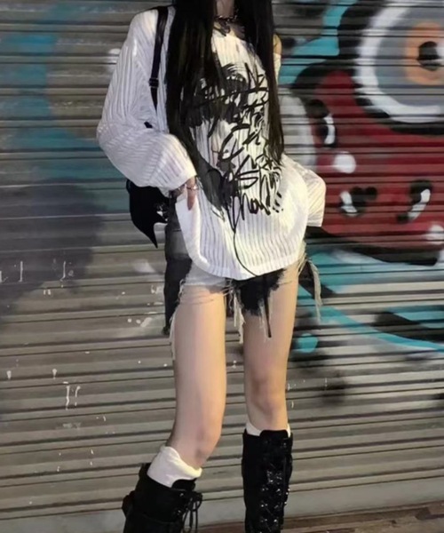lilful(リルフル)の「透かし編み ロゴプリント オーバーサイズ ロンT(Tシャツ/カットソー・レディース・ブラック/ホワイト・L/M)」の4枚目の写真