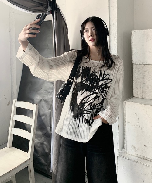 lilful(リルフル)の「透かし編み ロゴプリント オーバーサイズ ロンT(Tシャツ/カットソー・レディース・ブラック/ホワイト・L/M)」の22枚目の写真