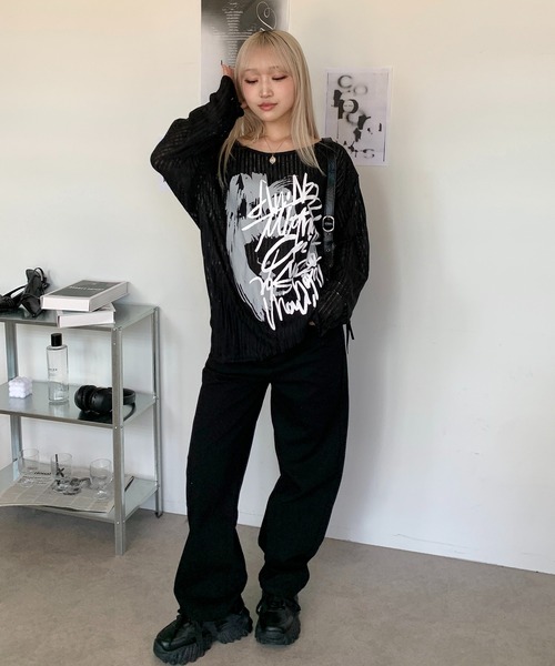 lilful(リルフル)の「透かし編み ロゴプリント オーバーサイズ ロンT(Tシャツ/カットソー・レディース・ブラック/ホワイト・L/M)」の6枚目の写真