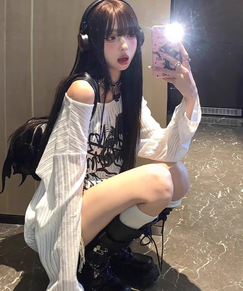 lilful(リルフル)の「透かし編み ロゴプリント オーバーサイズ ロンT(Tシャツ/カットソー・レディース・ブラック/ホワイト・L/M)」の17枚目の写真