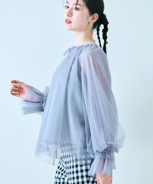 Audie a Muses(オーディアミューズ)の「チュールレイヤードブラウス/ 2WAY(シャツ/ブラウス・レディース・グレー/ブラック/オフホワイト・38/42)」の3枚目の写真
