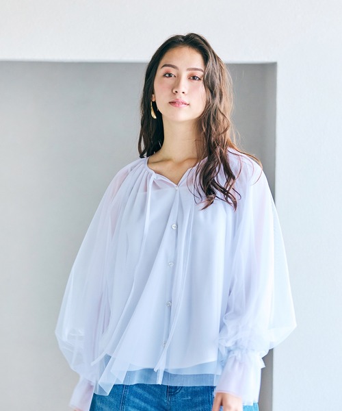 Audie a Muses(オーディアミューズ)の「チュールレイヤードブラウス/ 2WAY(シャツ/ブラウス・レディース・グレー/ブラック/オフホワイト・38/42)」の7枚目の写真