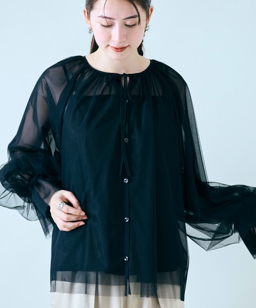 Audie a Muses(オーディアミューズ)の「チュールレイヤードブラウス/ 2WAY(シャツ/ブラウス・レディース・グレー/ブラック/オフホワイト・38/42)」の14枚目の写真
