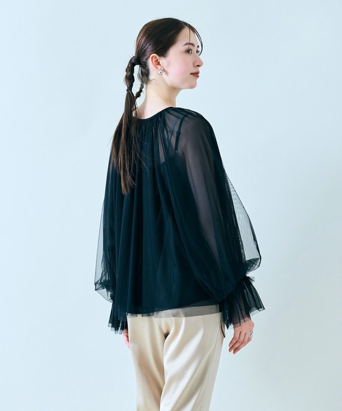 Audie a Muses(オーディアミューズ)の「チュールレイヤードブラウス/ 2WAY(シャツ/ブラウス・レディース・グレー/ブラック/オフホワイト・38/42)」の15枚目の写真