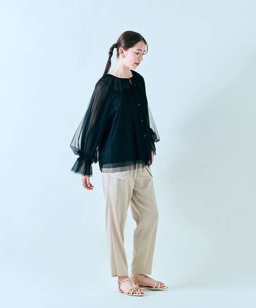 Audie a Muses(オーディアミューズ)の「チュールレイヤードブラウス/ 2WAY(シャツ/ブラウス・レディース・グレー/ブラック/オフホワイト・38/42)」の20枚目の写真