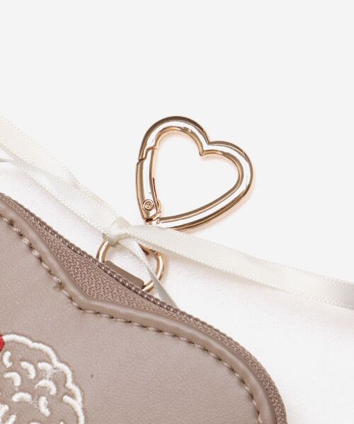 MAJESTIC LEGON（マジェスティックレゴン）の「SZKコラボ ハートチャームポーチ（ポーチ・レディース・ピンク/モカ/アイボリー・FREE）」の15枚目の写真