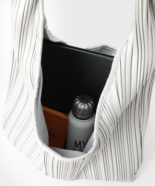 GALLEST（ギャレスト）の「ワンハンドルプリーツバッグ（トートバッグ・レディース・ホワイト/ブラック/シルバー・00）」の17枚目の写真