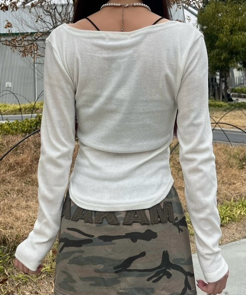 XU(エックスユー)の「【Never mind the XU】v neck vintage print long sleeve tee / 【ネバーマインド ザ エックスユー】Vネックヴィンテージプリント長袖Tシャツ(Tシャツ/カットソー・レディース・ホワイト/ブラック/グレー・ONE SIZE)」の5枚目の写真