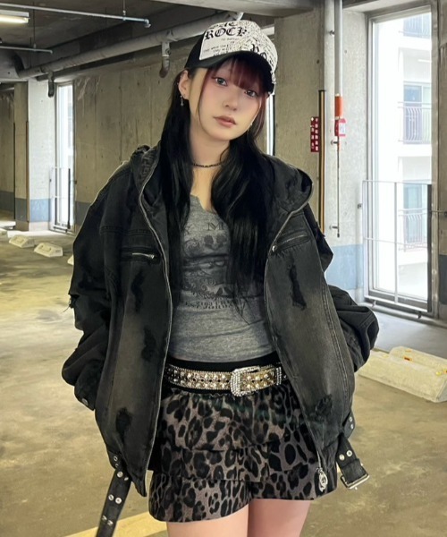 XU(エックスユー)の「【Never mind the XU】v neck vintage print long sleeve tee / 【ネバーマインド ザ エックスユー】Vネックヴィンテージプリント長袖Tシャツ(Tシャツ/カットソー・レディース・ホワイト/ブラック/グレー・ONE SIZE)」の16枚目の写真