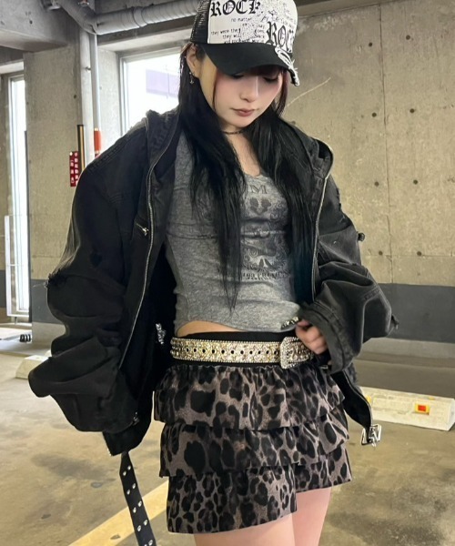 XU(エックスユー)の「【Never mind the XU】v neck vintage print long sleeve tee / 【ネバーマインド ザ エックスユー】Vネックヴィンテージプリント長袖Tシャツ(Tシャツ/カットソー・レディース・ホワイト/ブラック/グレー・ONE SIZE)」の18枚目の写真