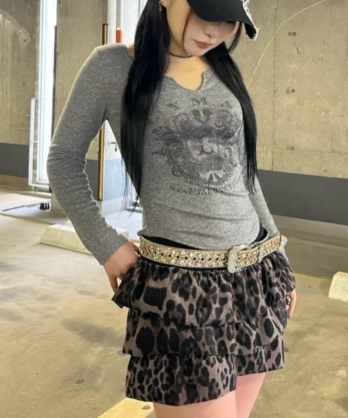 XU(エックスユー)の「【Never mind the XU】v neck vintage print long sleeve tee / 【ネバーマインド ザ エックスユー】Vネックヴィンテージプリント長袖Tシャツ(Tシャツ/カットソー・レディース・ホワイト/ブラック/グレー・ONE SIZE)」の19枚目の写真