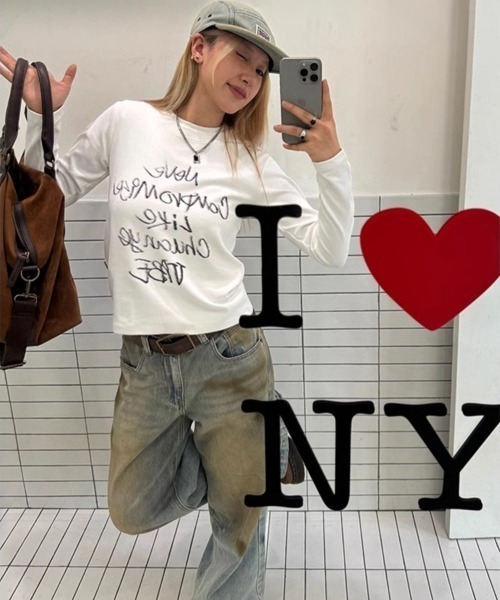 LETee(レティー)の「手書き風ロゴがこなれ感を演出!一枚でおしゃれに決まるコンパクトロングスリーブTシャツ(Tシャツ/カットソー・レディース・ホワイト/ブラック/グレー・FREE)」の10枚目の写真