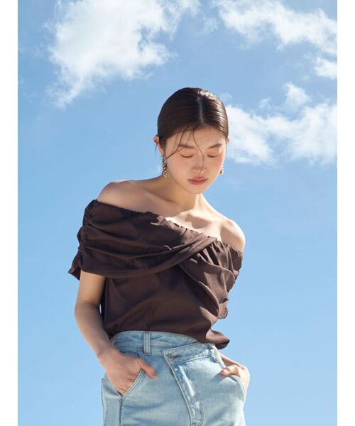 LAGUNAMOON（ラグナムーン）の「2WAYタックオフショルブラウス（シャツ/ブラウス・レディース・ブラウン/ホワイト/ミント・FREE）」の3枚目の写真