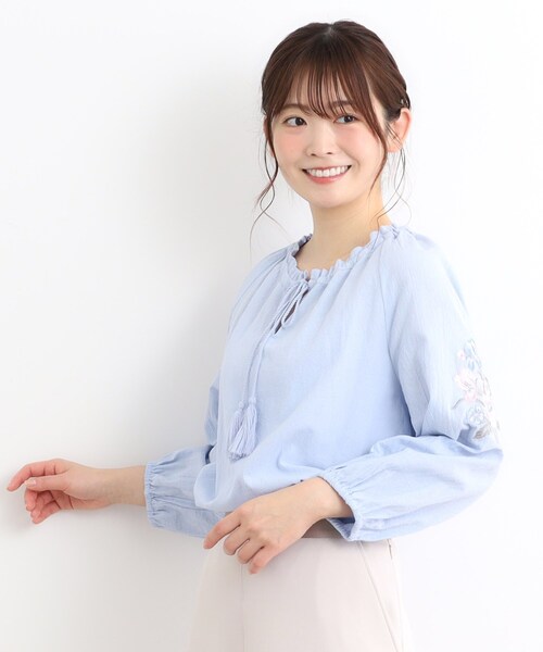 LAURA ASHLEY(ローラアシュレイ)の「【コットン100%/刺繍入り】ウェストウェル バンチ柄刺繍ブラウス(シャツ/ブラウス・レディース・オフホワイト/ライトブルー/ネイビー・38)」の16枚目の写真