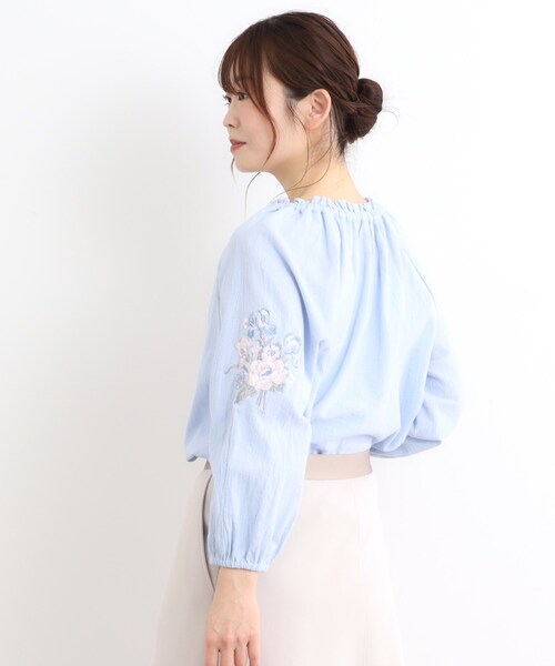 LAURA ASHLEY(ローラアシュレイ)の「【コットン100%/刺繍入り】ウェストウェル バンチ柄刺繍ブラウス(シャツ/ブラウス・レディース・オフホワイト/ライトブルー/ネイビー・38)」の17枚目の写真