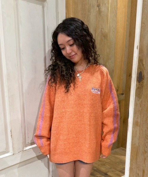 ROXY(ロキシー)の「BON VOYAGE WITH ROXY /ロキシーバックフラワージャガードクルーネックニットセーター(ニット/セーター・レディース・オレンジ/グレー/チャコールグレー・MEDIUM/LARGE)」の3枚目の写真