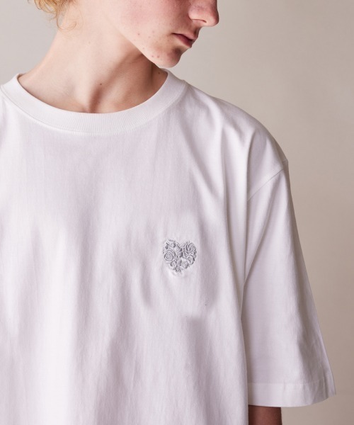 rehacer(レアセル)の「rehacer : Flower Drop Relax Fit T-shirt / フラワー ドロップ リラックスフィット Tシャツ(Tシャツ/カットソー・メンズ・ホワイト/ブラック・SMALL/MEDIUM/LARGE/X-LARGE)」の6枚目の写真