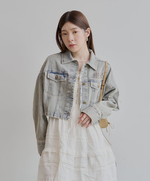 Chico（チコ）の「胸ロゴショート丈スエードシャツ（シャツ/ブラウス