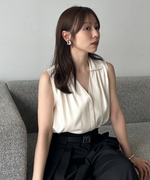 FRAY I.D（フレイアイディー）の「ウォッシャブルクールサテンノースリブラウス／ウォッシャブル・接触冷感（シャツ/ブラウス・レディース・アイボリー/ブラウン/ピンク・FREE）」の2枚目の写真