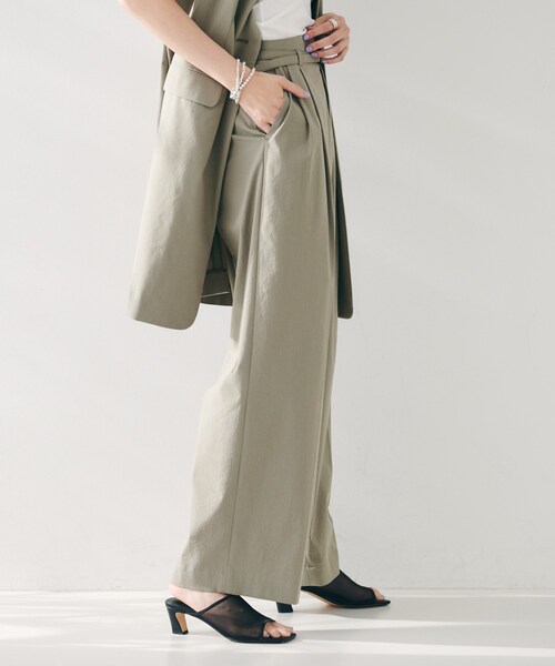UNTITLED（アンタイトル）の「【セットアップ可能／オンオフ】ラミー混 タックワイドパンツ（その他パンツ・レディース・オリーブ/ライトベージュ/ブラウン系その他/ネイビー系2/オフホワイト・03/02/01/50/00/48/46/44/42/04）」の7枚目の写真