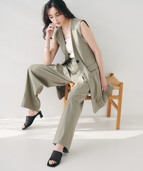 UNTITLED（アンタイトル）の「【セットアップ可能／オンオフ】ラミー混 タックワイドパンツ（その他パンツ・レディース・オリーブ/ライトベージュ/ブラウン系その他/ネイビー系2/オフホワイト・03/02/01/50/00/48/46/44/42/04）」の8枚目の写真