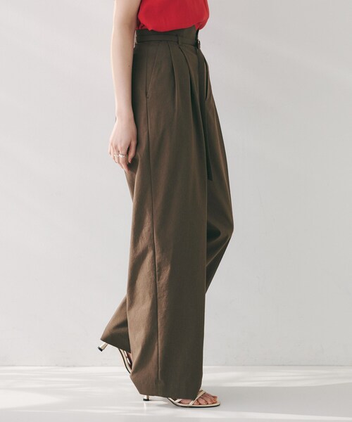 UNTITLED（アンタイトル）の「【セットアップ可能／オンオフ】ラミー混 タックワイドパンツ（その他パンツ・レディース・オリーブ/ライトベージュ/ブラウン系その他/ネイビー系2/オフホワイト・03/02/01/50/00/48/46/44/42/04）」の12枚目の写真