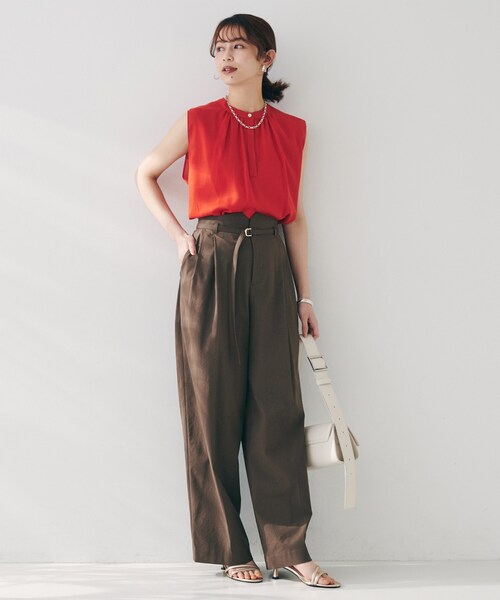 UNTITLED（アンタイトル）の「【セットアップ可能／オンオフ】ラミー混 タックワイドパンツ（その他パンツ・レディース・オリーブ/ライトベージュ/ブラウン系その他/ネイビー系2/オフホワイト・03/02/01/50/00/48/46/44/42/04）」の13枚目の写真