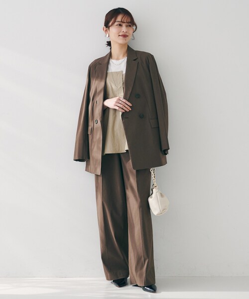 UNTITLED（アンタイトル）の「【セットアップ可能／オンオフ】ラミー混 タックワイドパンツ（その他パンツ・レディース・オリーブ/ライトベージュ/ブラウン系その他/ネイビー系2/オフホワイト・03/02/01/50/00/48/46/44/42/04）」の15枚目の写真