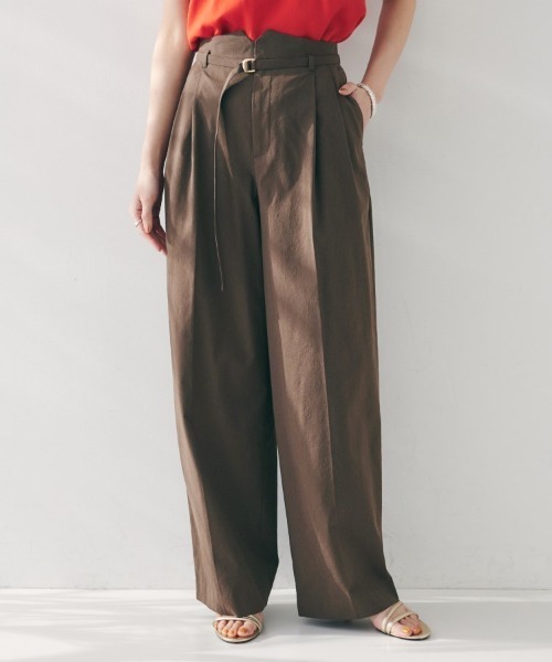 UNTITLED（アンタイトル）の「【セットアップ可能／オンオフ】ラミー混 タックワイドパンツ（その他パンツ・レディース・オリーブ/ライトベージュ/ブラウン系その他/ネイビー系2/オフホワイト・03/02/01/50/00/48/46/44/42/04）」の2枚目の写真