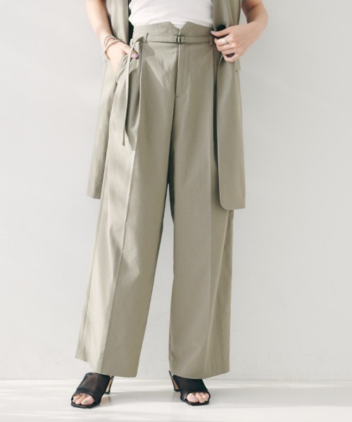 UNTITLED（アンタイトル）の「【セットアップ可能／オンオフ】ラミー混 タックワイドパンツ（その他パンツ・レディース・オリーブ/ライトベージュ/ブラウン系その他/ネイビー系2/オフホワイト・03/02/01/50/00/48/46/44/42/04）」の4枚目の写真