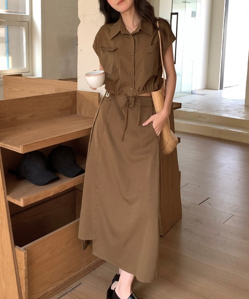 DAY CLOSET(デイ クローゼット)の「レディース クロップド丈フレンチスリーブシャツ+ラップ風ロングスカート 2点セット(セットアップ・レディース・ブラウン/ブラック/ベージュ・FREE)」の1枚目の写真