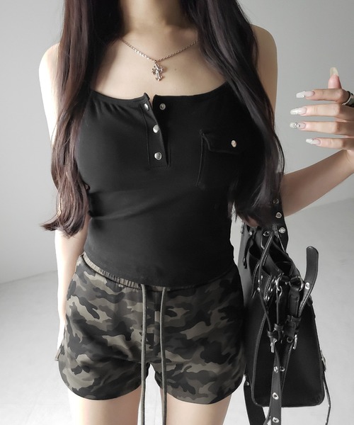 me+em select（ミームセレクト）の「【 ３color ／ カップ付き 】アウトポケットヘンリーネックスリムキャミソール ／out pocket henlyneck slim camisole（キャミソール・レディース・ホワイト/チャコール/ブラック・FREE）」の10枚目の写真