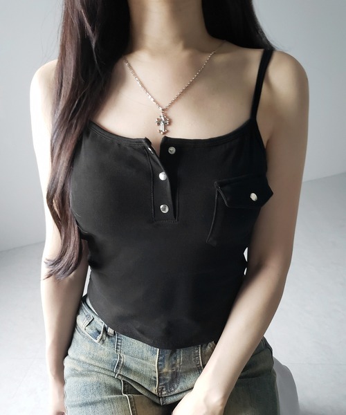 me+em select（ミームセレクト）の「【 ３color ／ カップ付き 】アウトポケットヘンリーネックスリムキャミソール ／out pocket henlyneck slim camisole（キャミソール・レディース・ホワイト/チャコール/ブラック・FREE）」の15枚目の写真