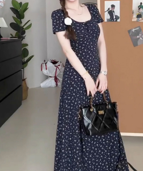 VIVID LADY(ビビッドレディー)の「ヘンリーネック 小花柄 ロングワンピース(ワンピース・レディース・ネイビー/グレー/ブラック・FREE)」の8枚目の写真