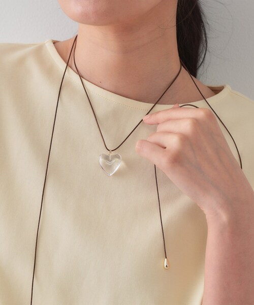 OPAQUE.CLIP（オペークドットクリップ）の「ハートモチーフコードチョーカーネックレス（ネックレス・レディース・ダークブラウン/ブラック・00）」の3枚目の写真