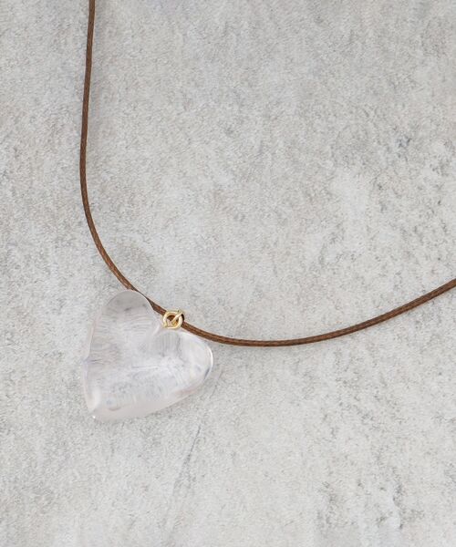 OPAQUE.CLIP（オペークドットクリップ）の「ハートモチーフコードチョーカーネックレス（ネックレス・レディース・ダークブラウン/ブラック・00）」の4枚目の写真